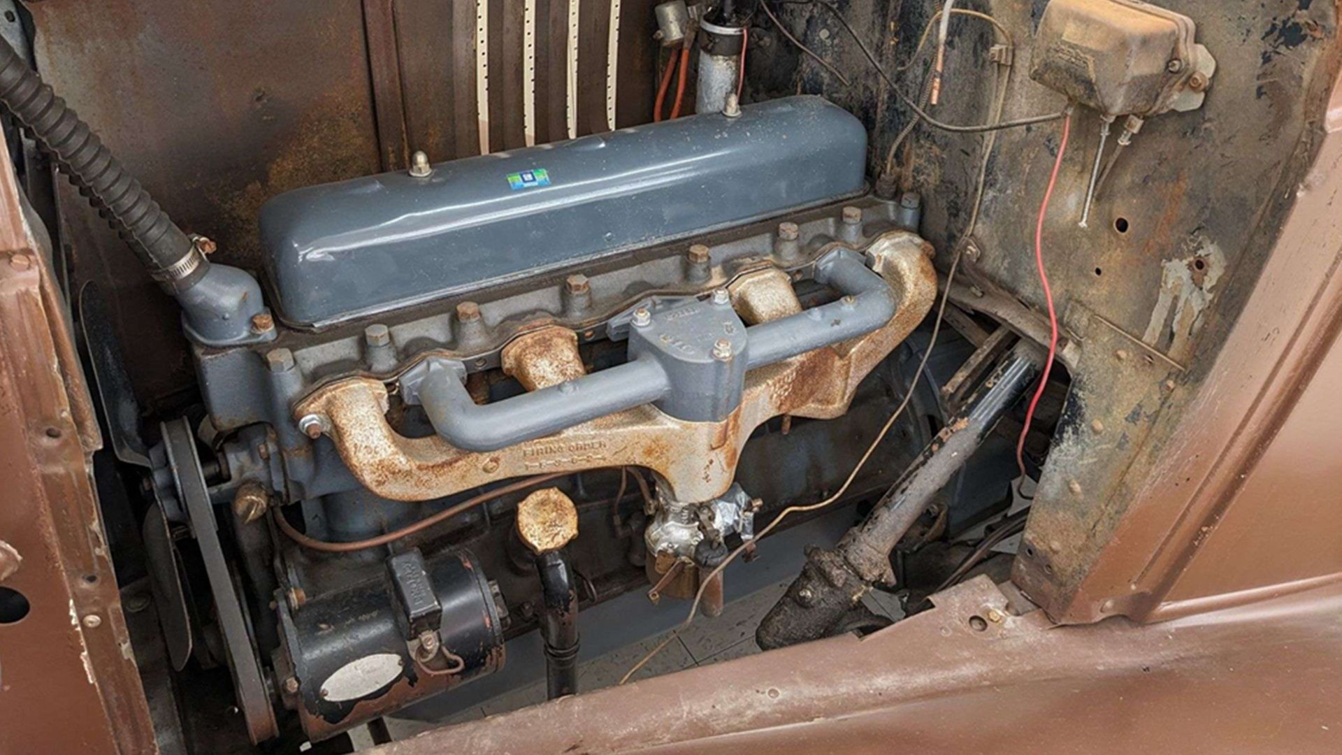 Двигатель Chevrolet Sedan 1933 года со стороны двигателя