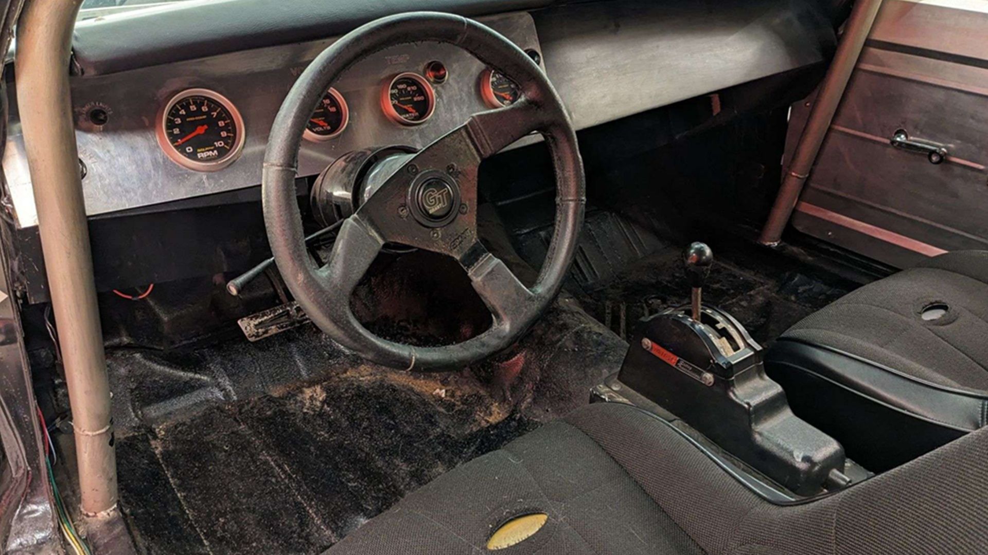 Передняя кабина Dodge Charger RT 1970 года
