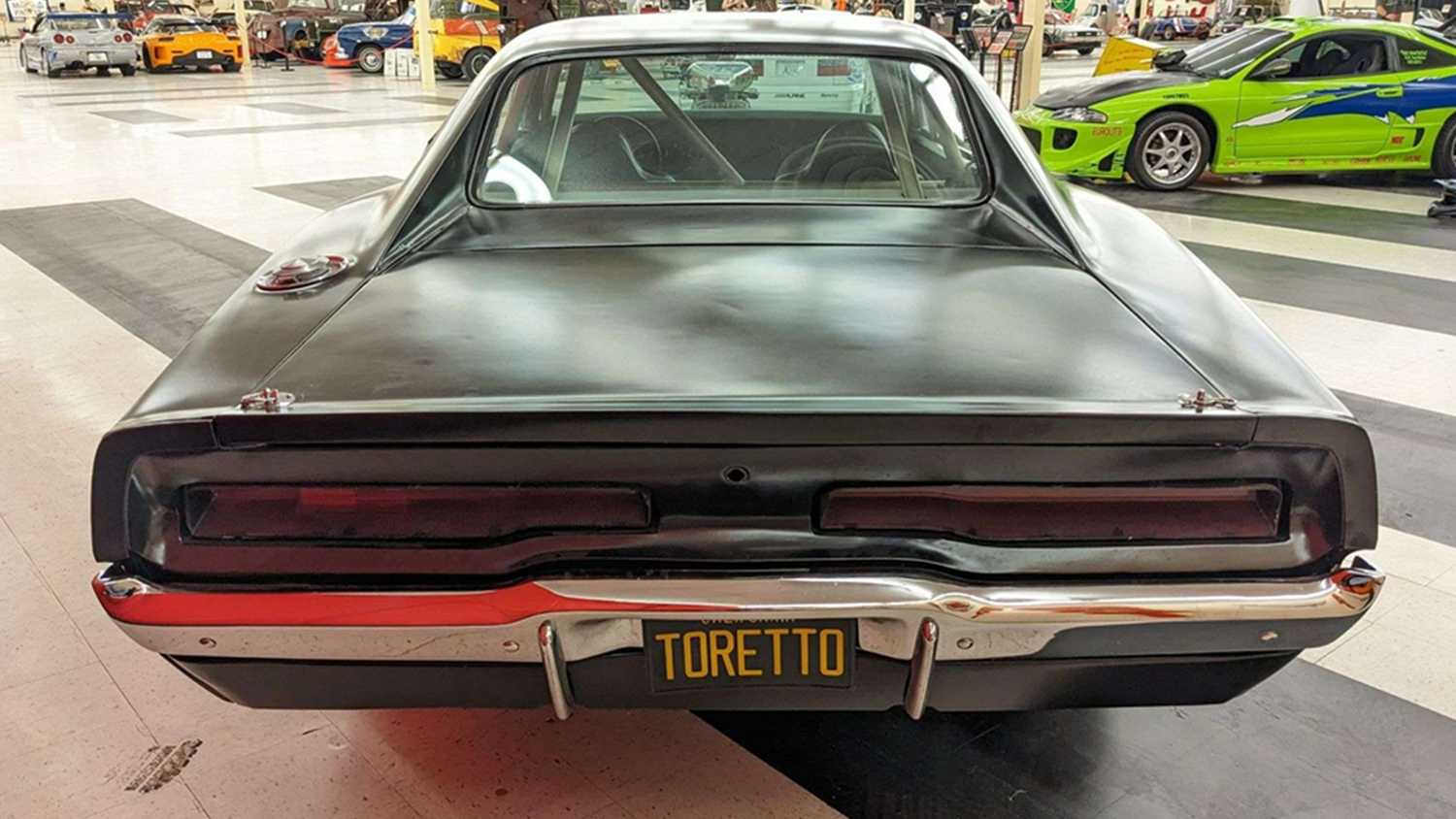 Черный задний бампер Dodge Charger RT 1970 года