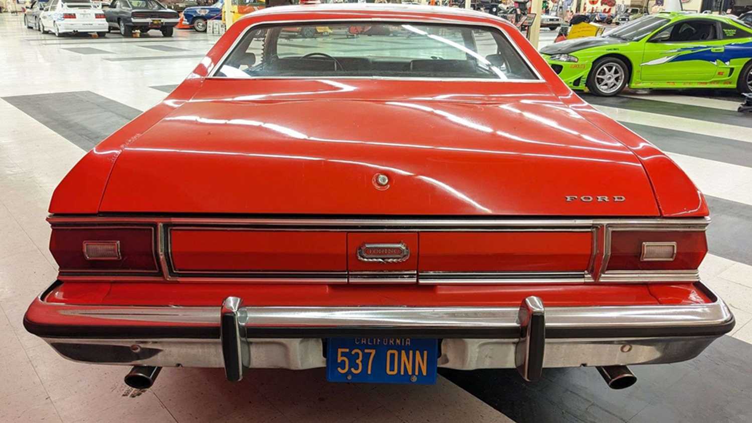 Красный хвост Ford Torino V8 1974 года