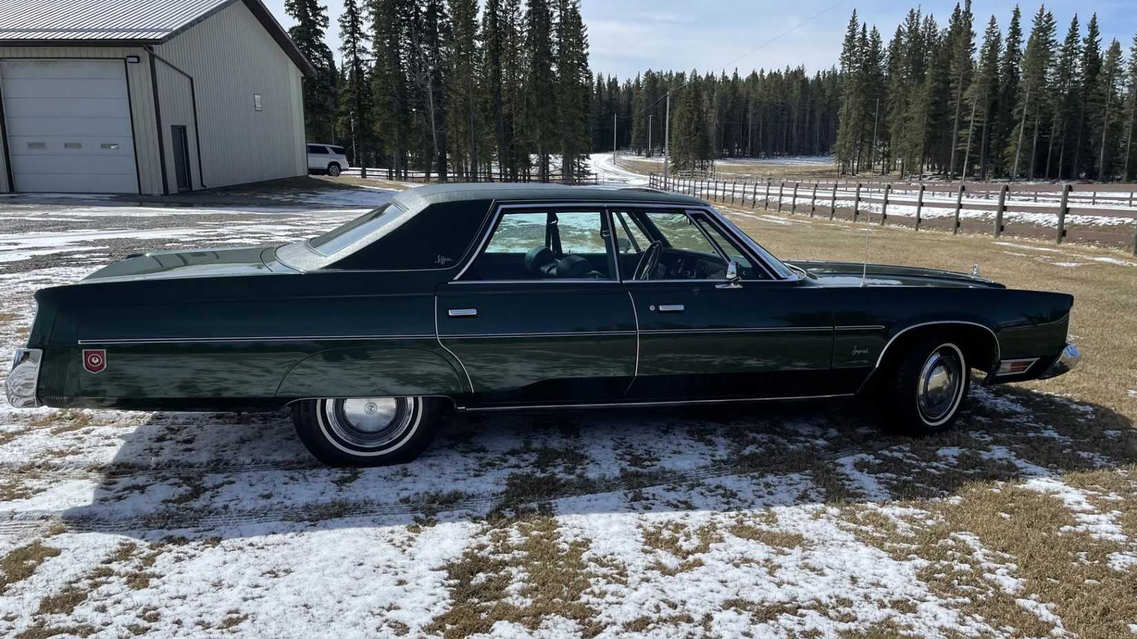 1975 Chrysler Imperial: The Luxury Sedan with Living Room Comfort, image size:1650x928