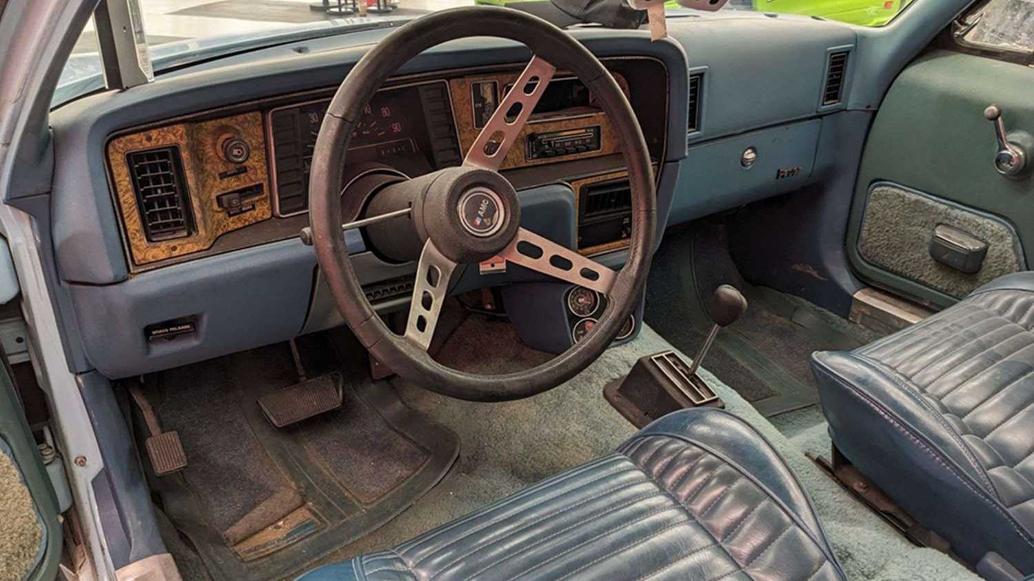 Вид салона AMC Pacer X 1976 года