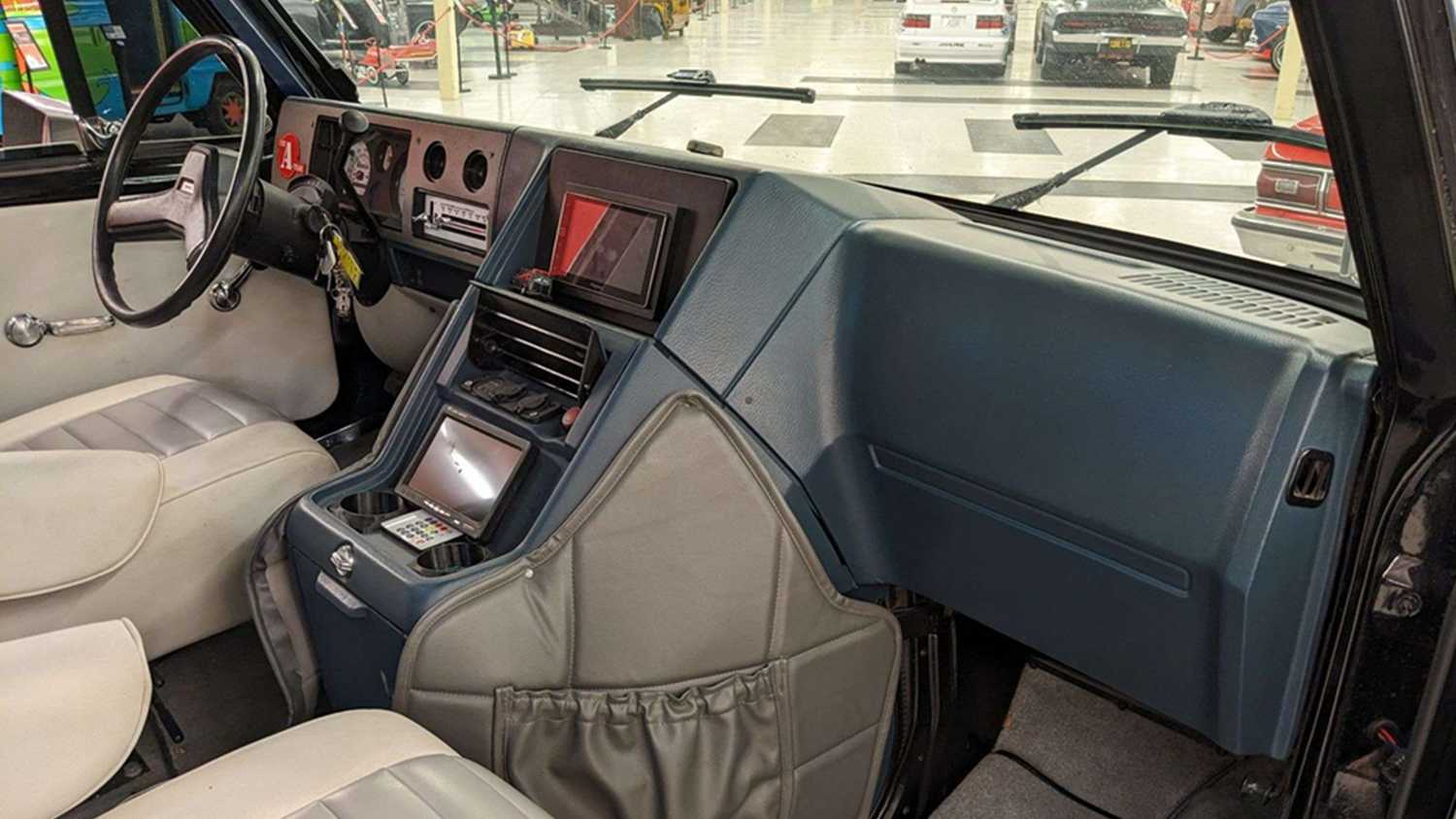 Передняя кабина GMC Vandura 1984 года