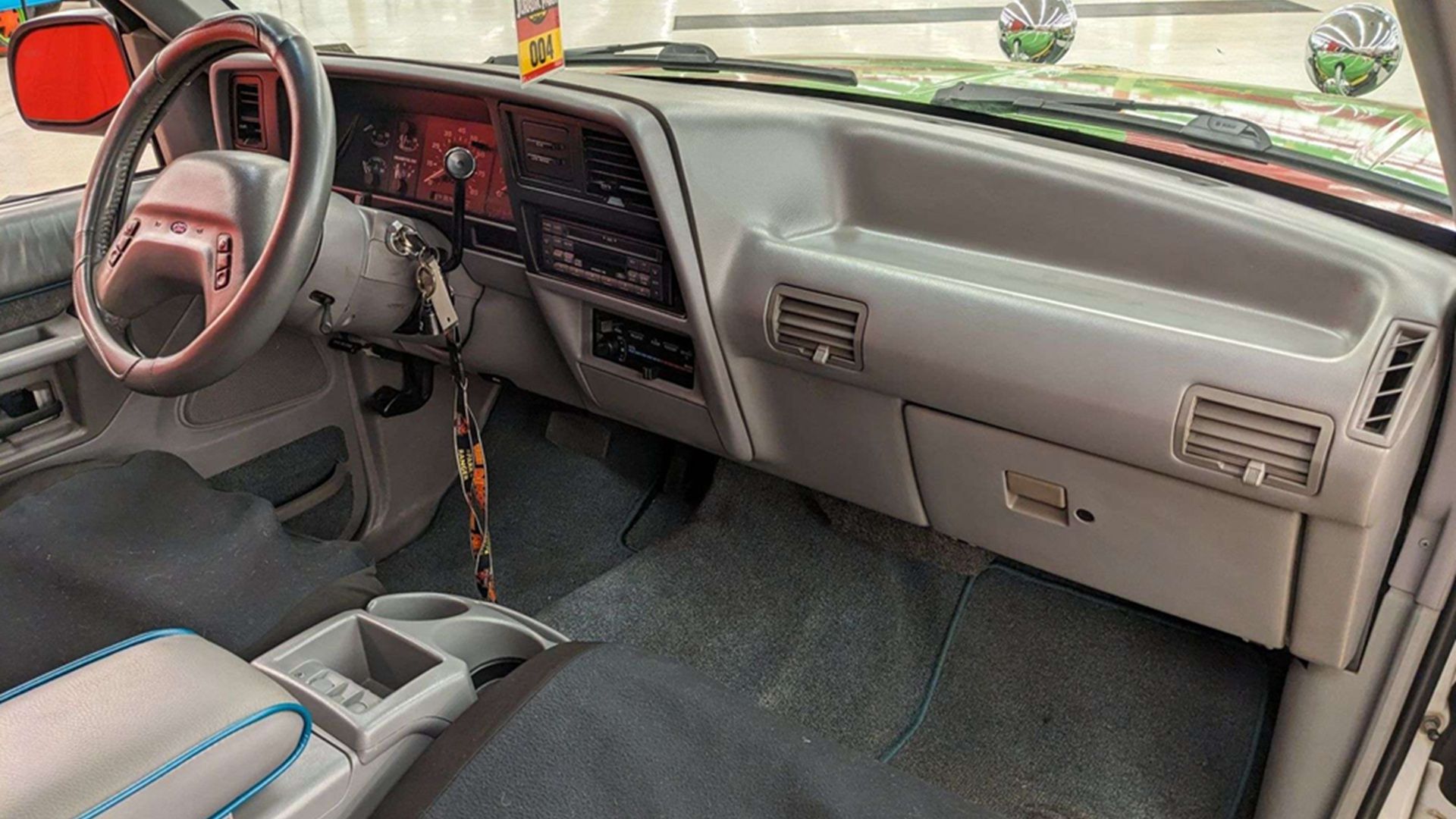 1994 Ford Explorer V6, вид из кабины