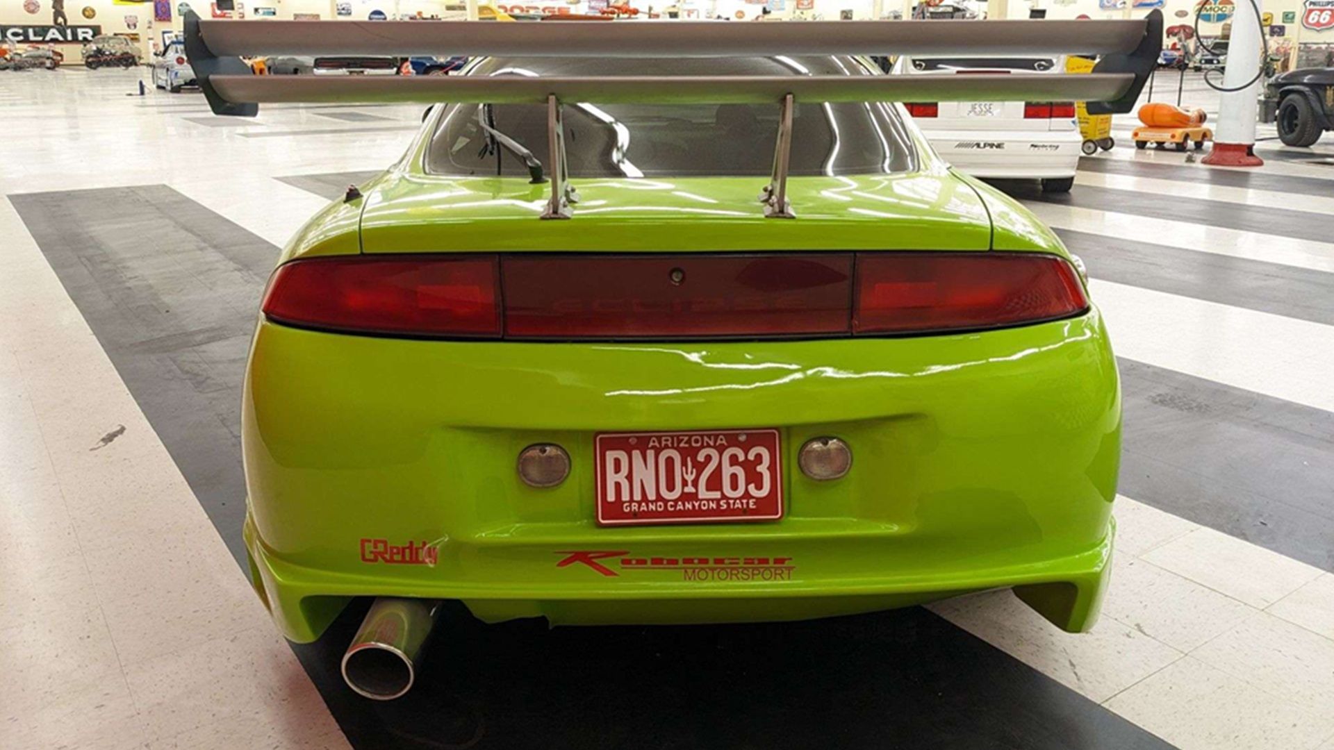 Зеленый Mitsubishi Eclipse FandF 1995 года выпуска