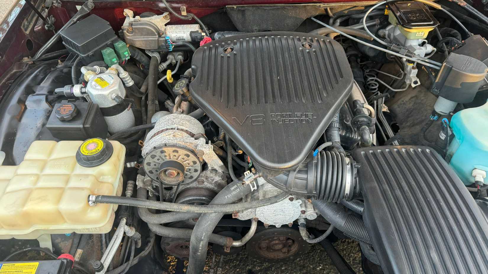1996_cadillac_fleetwood_engine1