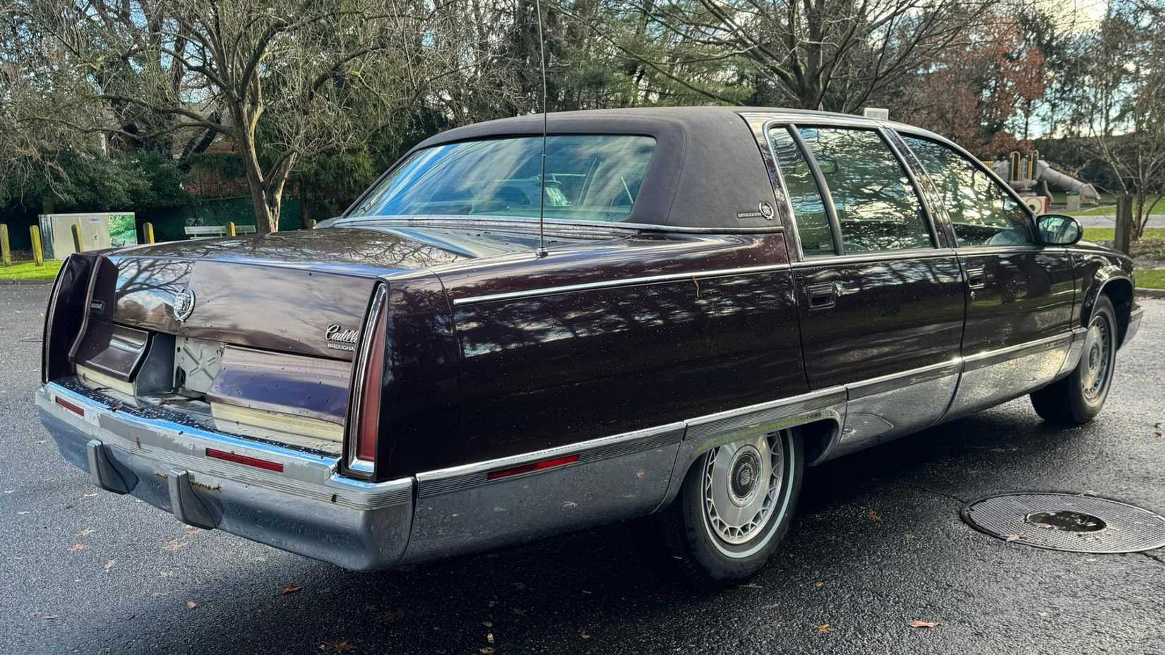 1996_cadillac_fleetwood_rear