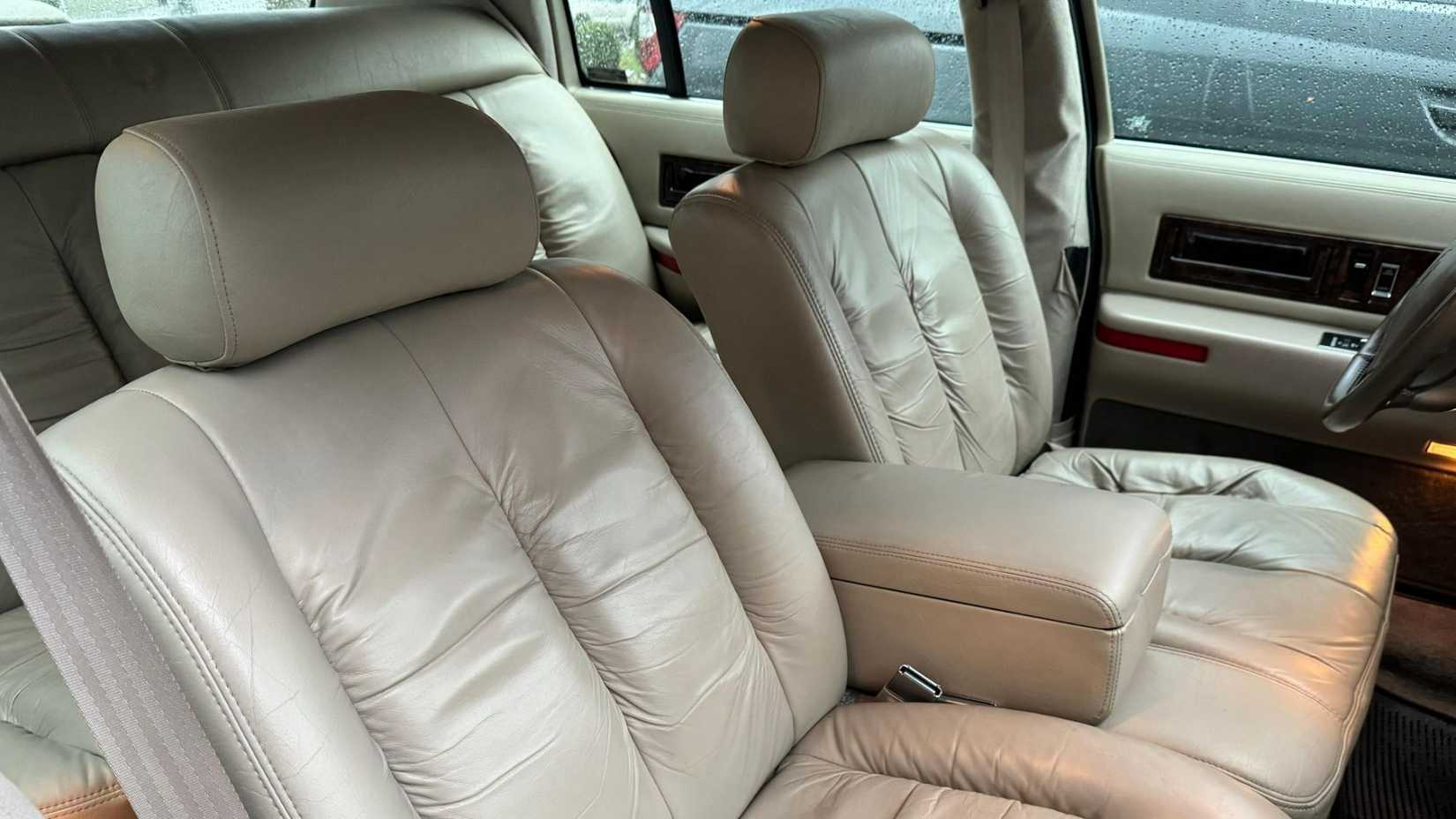 1996_cadillac_fleetwood_seats