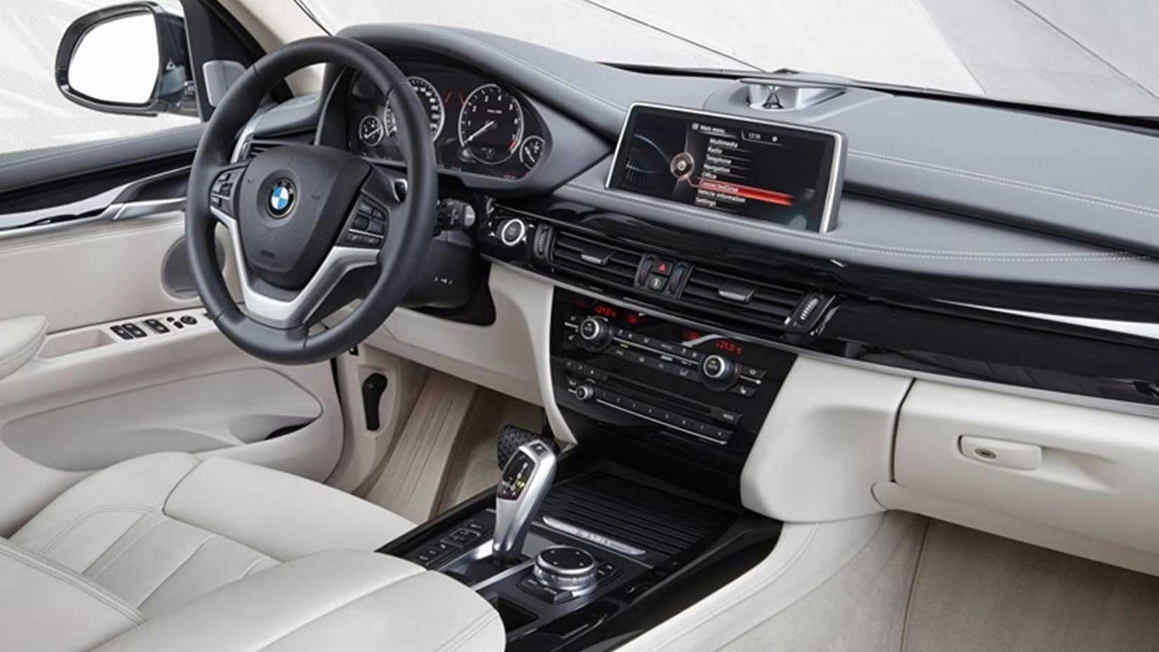 2016 BMW X5 xDrive 40e front cabin