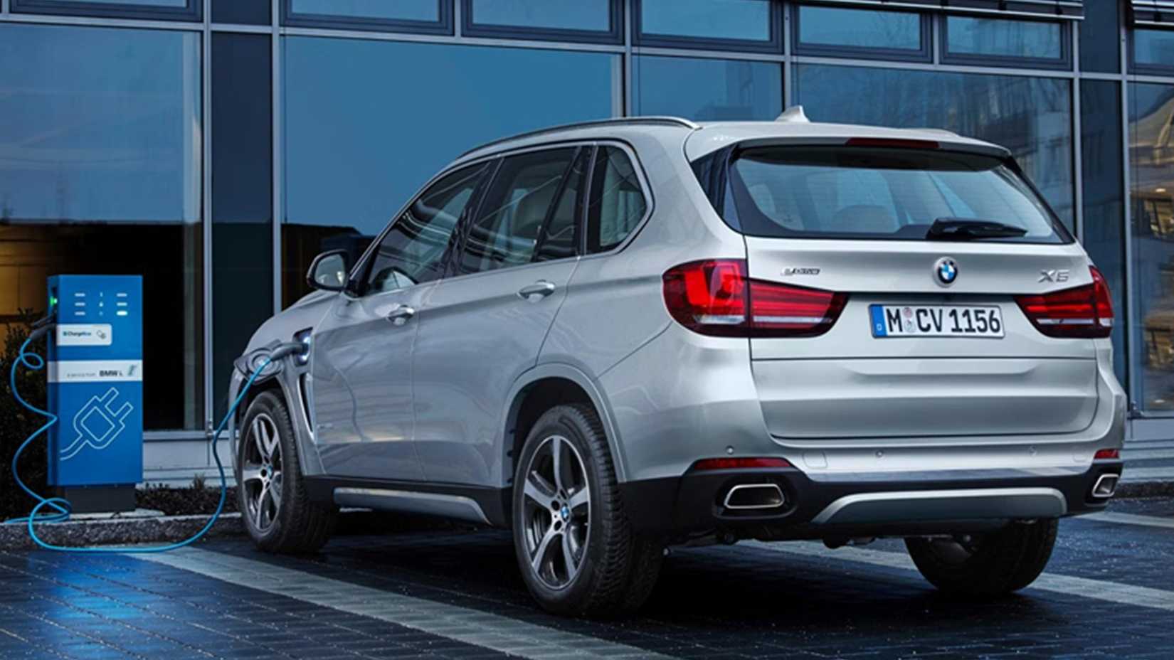 Silver 2016 BMW X5 xDrive 40e rear