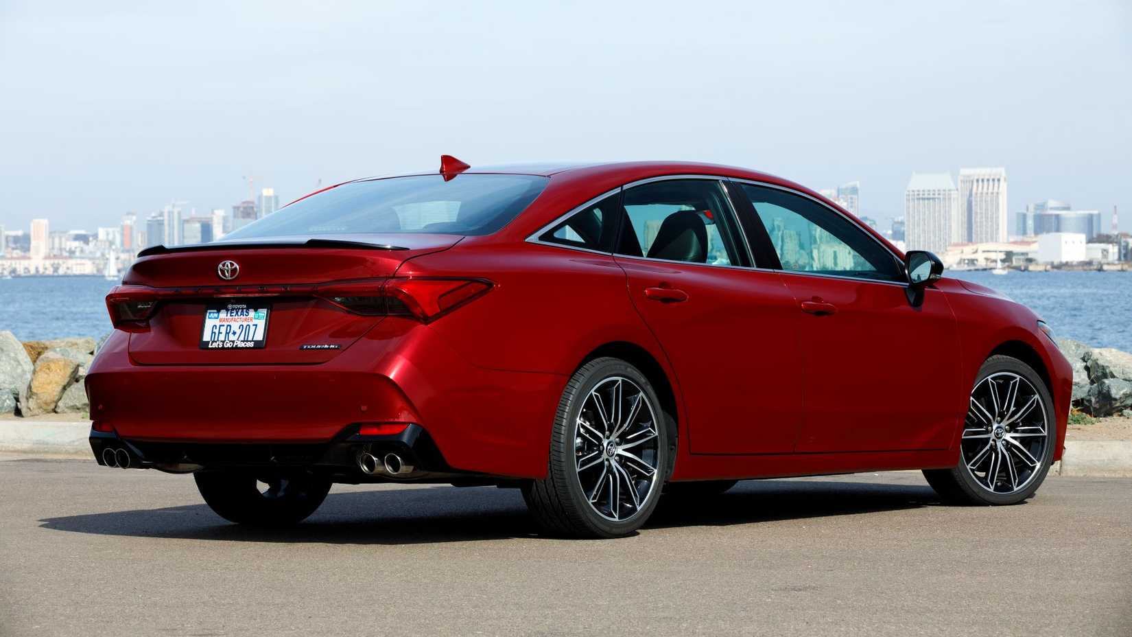 The 2017 And 2022 Toyota Avalon Is An Indestructible Luxury Car For A ...
