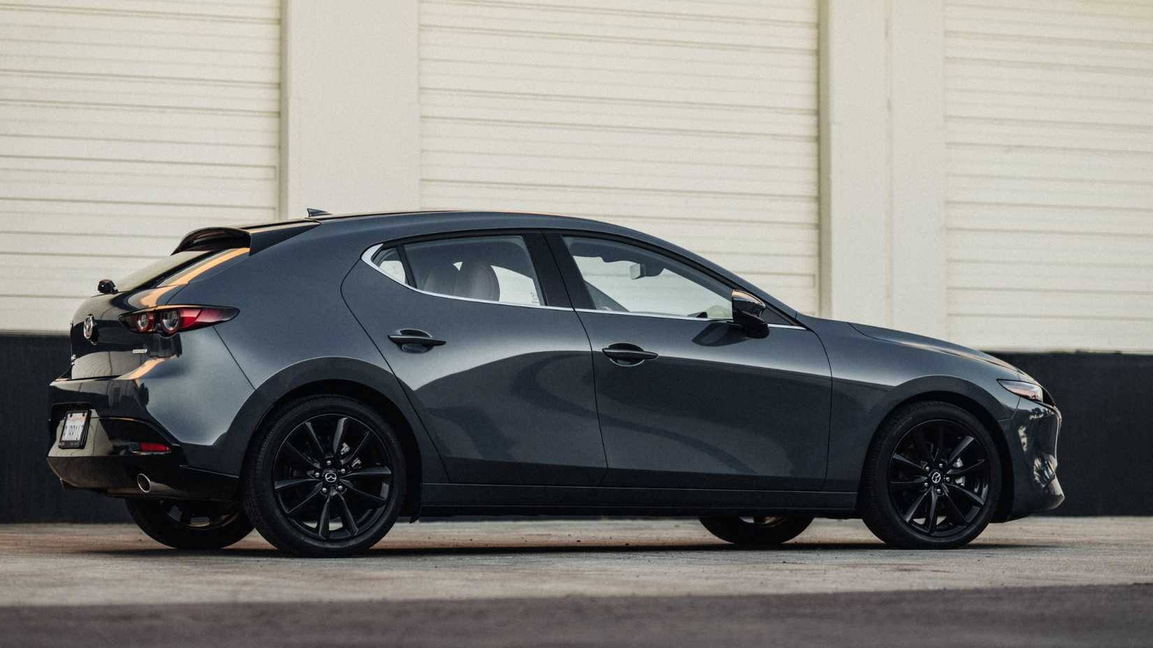 Mazda 3 2026: Обзор нового поколения седана и хэтчбека