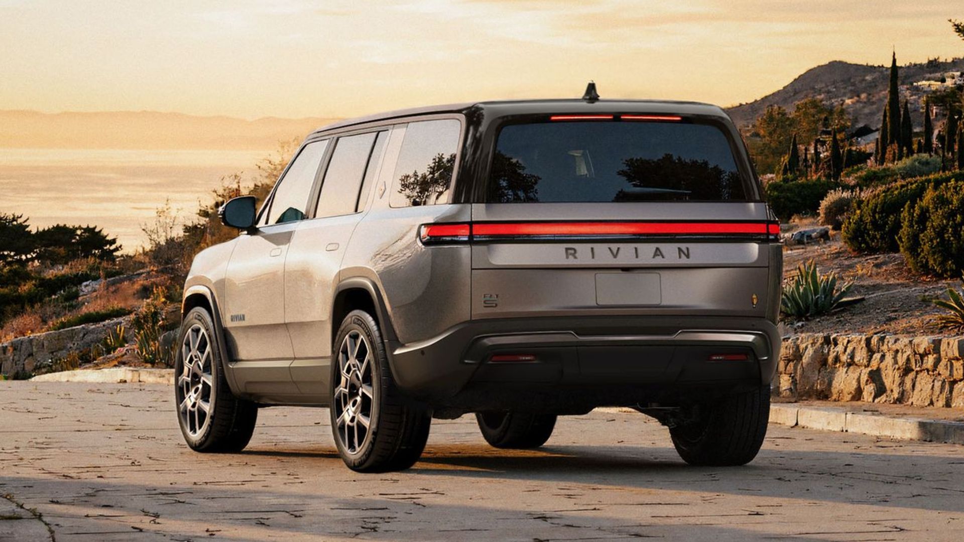 2026 Rivian R1S SUV Pricing, Photos & Specs