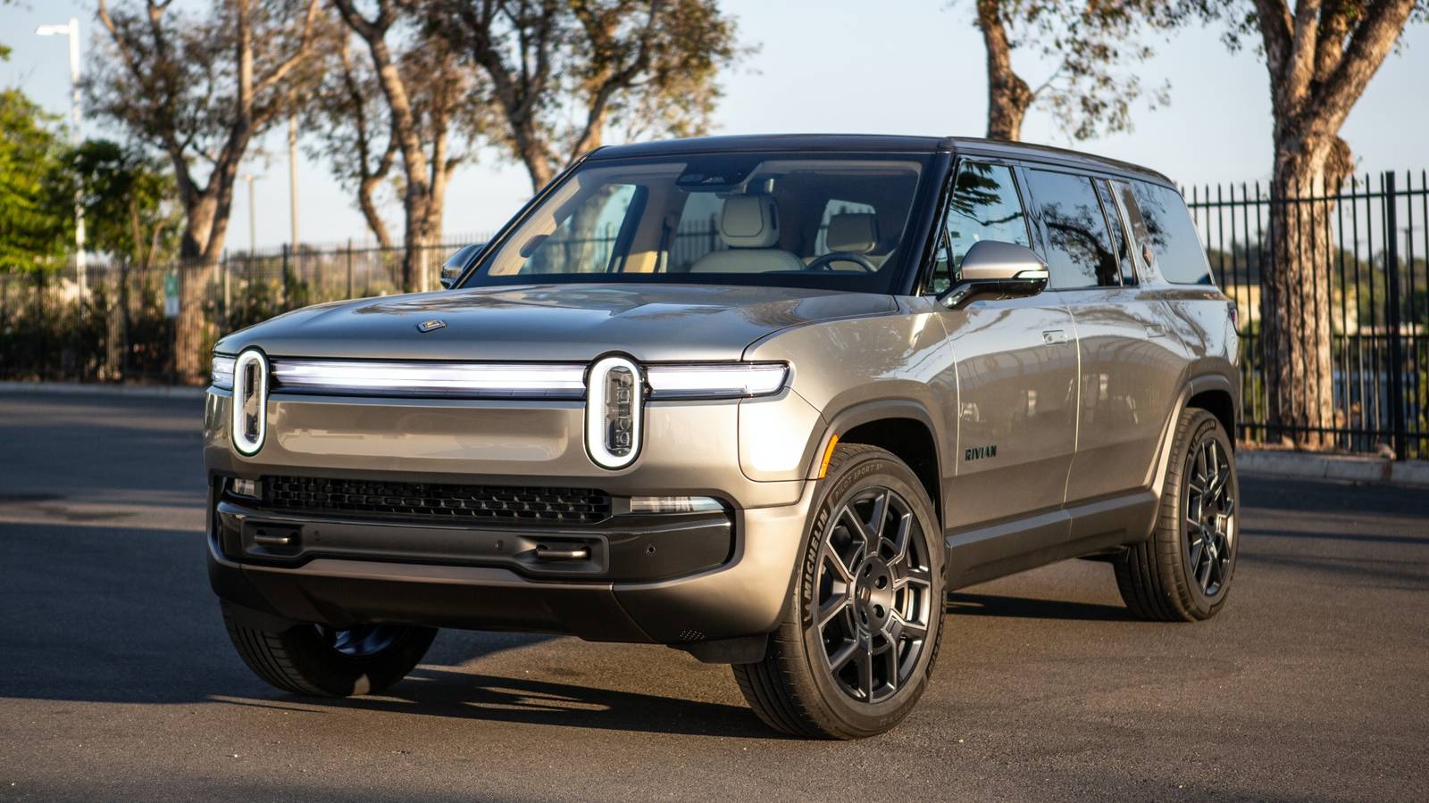 Rivian R1S Pebble Beach Edition Is A One-Off For Charity