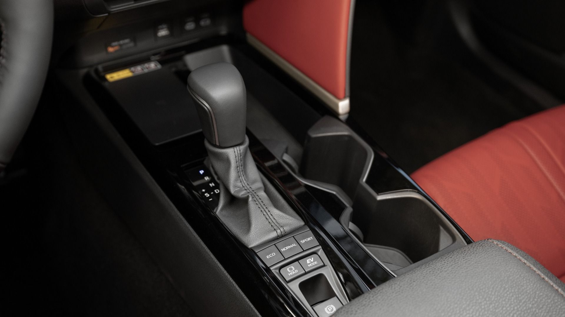 2026 Toyota Camry XSE Cockpit Red Interior (10)