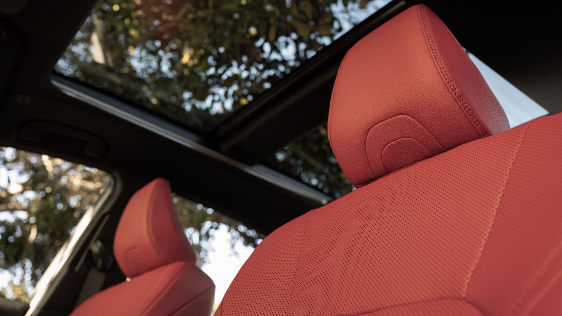 2026 Toyota Camry XSE Cockpit Red Interior (9)