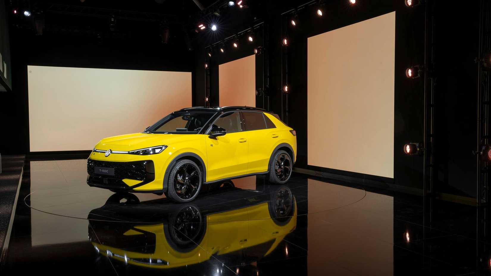 Обновленный Volkswagen T-Roc 2026 с инновационными технологиями и комфортом