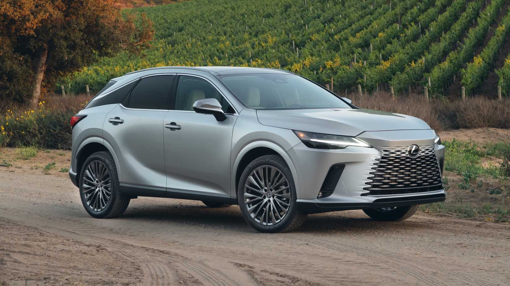 Lexus RX 2026: обновления и новые возможности