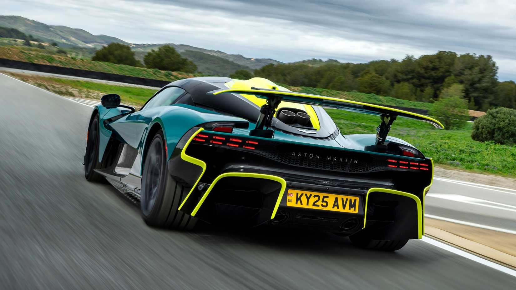 Here's How The Hidden Formula 1-Style Front Wing Of The Aston Martin ...