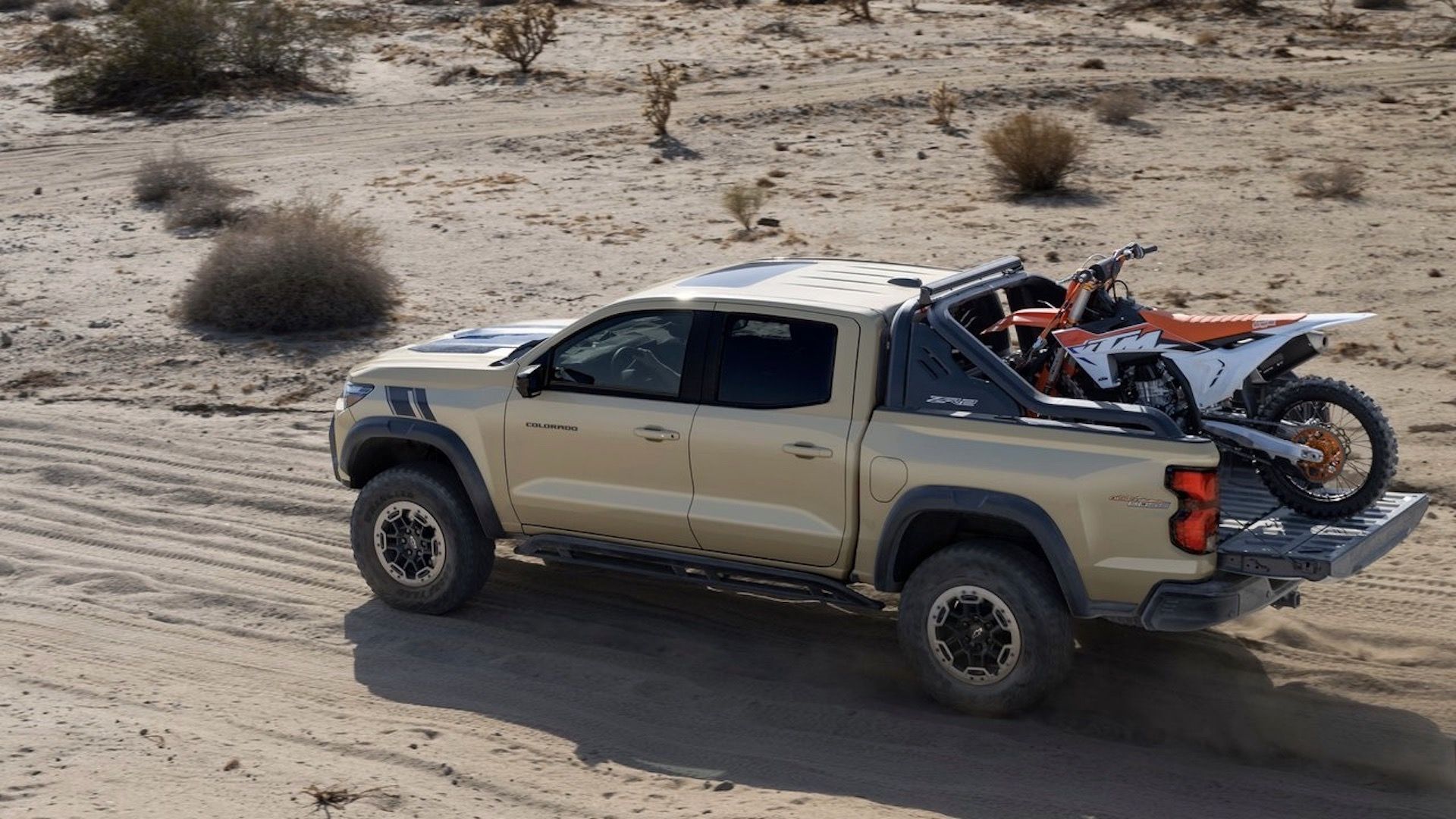 Chevrolet Colorado ZR2 2023 года, вид сбоку, сзади