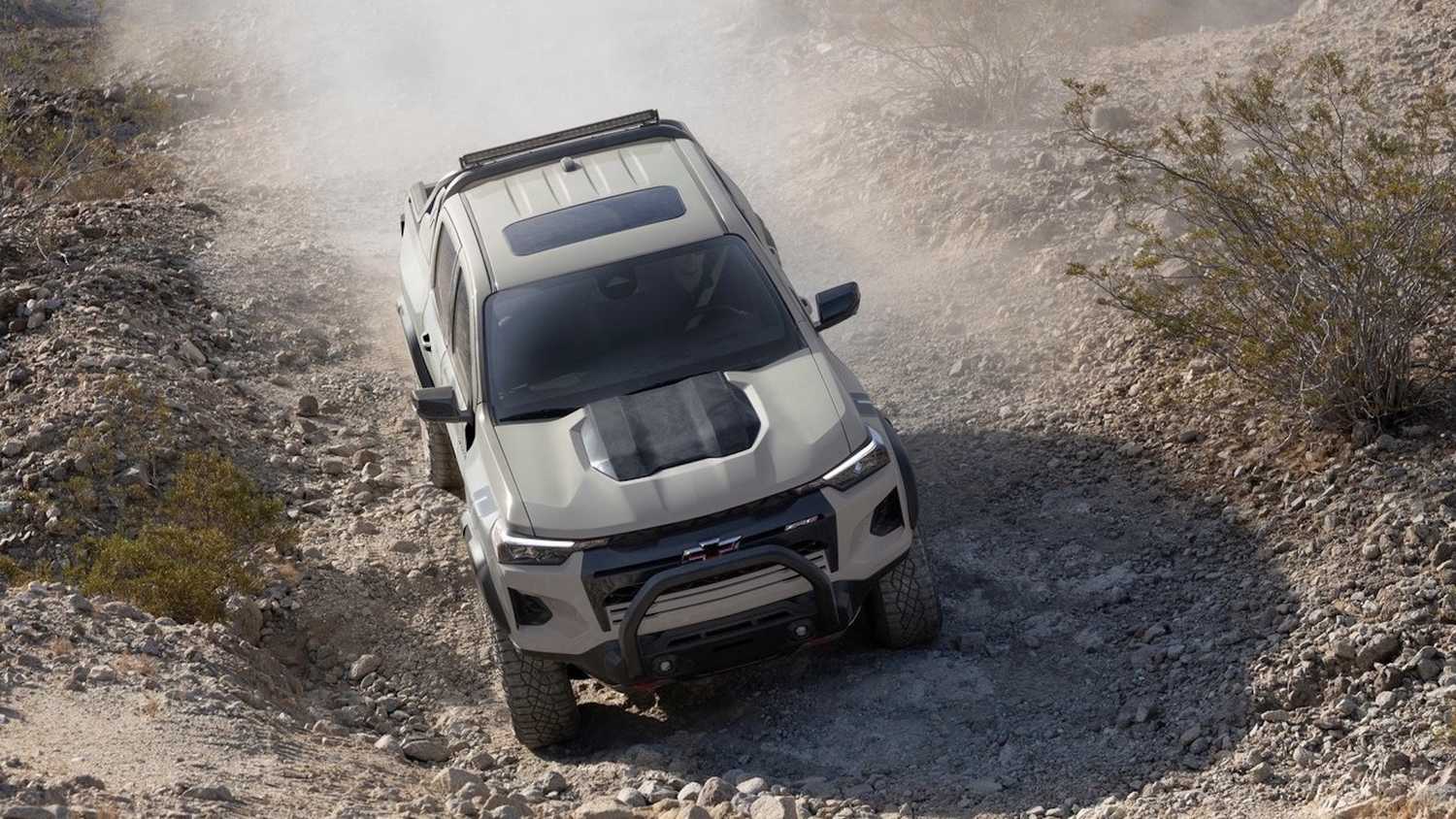 Chevrolet Colorado ZR2 2023 года, вид спереди, сверху