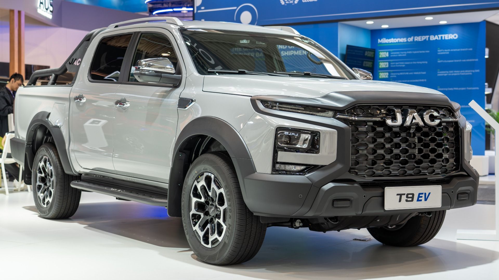 Chinese Electric Truck Models Face Off Against American EVs: Who Comes ...