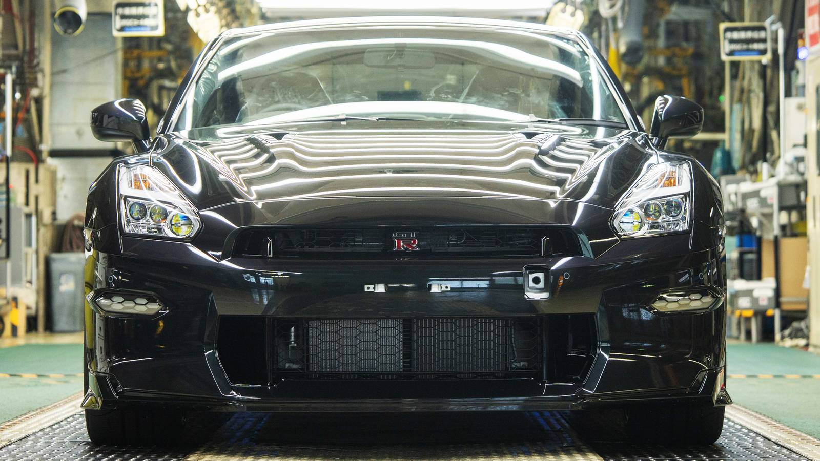 The Final R35 Nissan GT-R Rolls Off The Production Line After 18 Years ...
