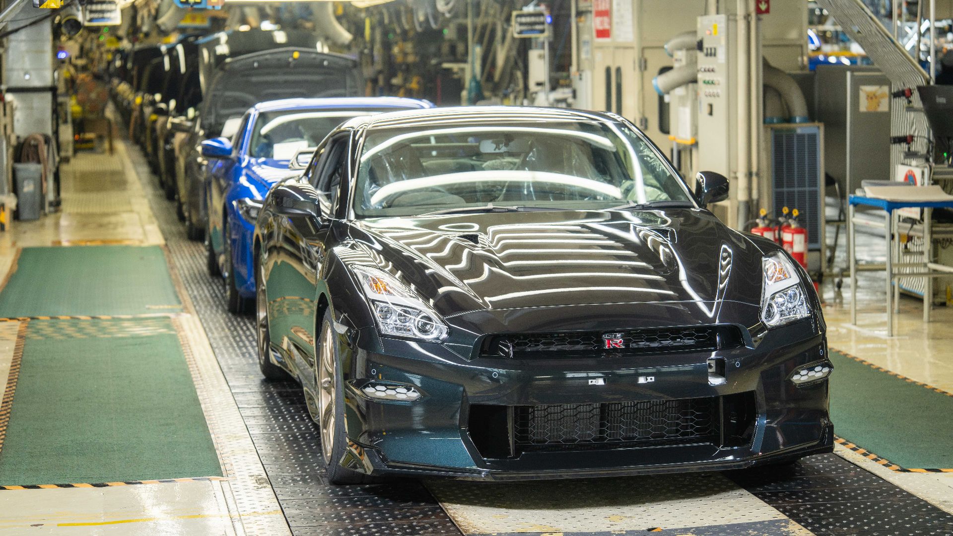 The Final R35 Nissan GT-R Rolls Off The Production Line After 18 Years ...