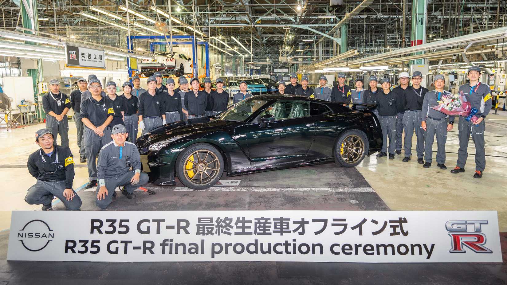 The Final R35 Nissan GT-R Rolls Off The Production Line After 18 Years ...
