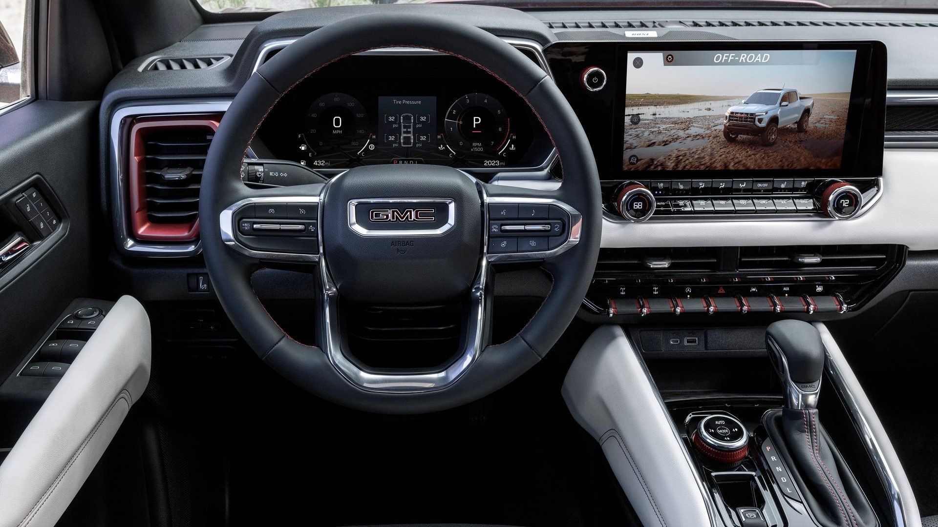 Интерьер GMC Canyon 2023 года