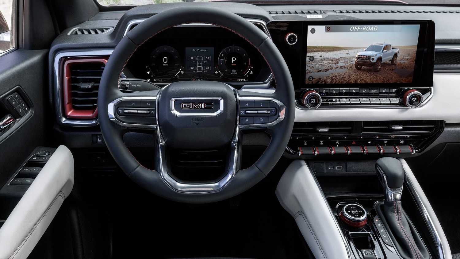 Интерьер GMC Canyon 2023 года