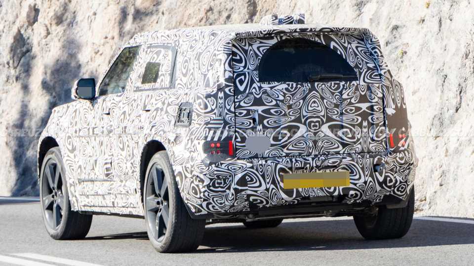 Land Rover Defender Sport Spied Undergoing Hot Weather Testing