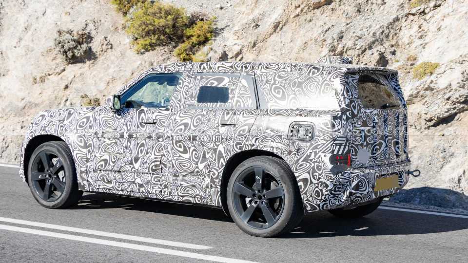 Land Rover Defender Sport Spied Undergoing Hot Weather Testing