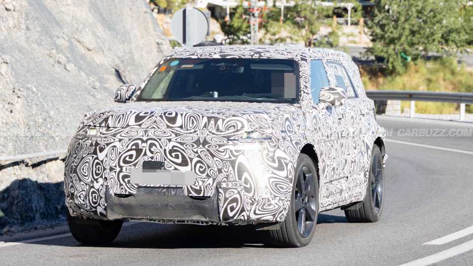 Land Rover Defender Sport Spied Undergoing Hot Weather Testing