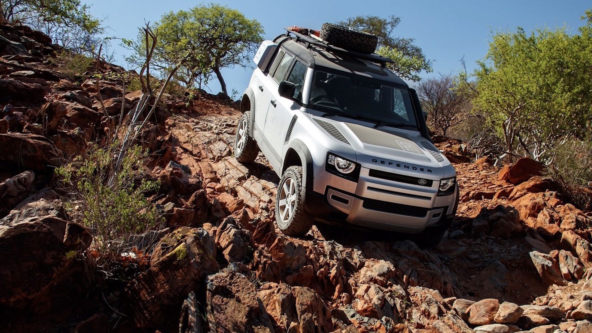 Land Rover Defender 110 2020 года, вид спереди, в три четверти