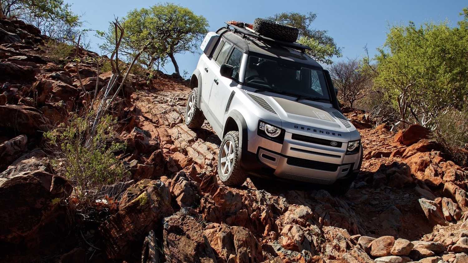 Land Rover Defender 110 2020 года, вид спереди, в три четверти