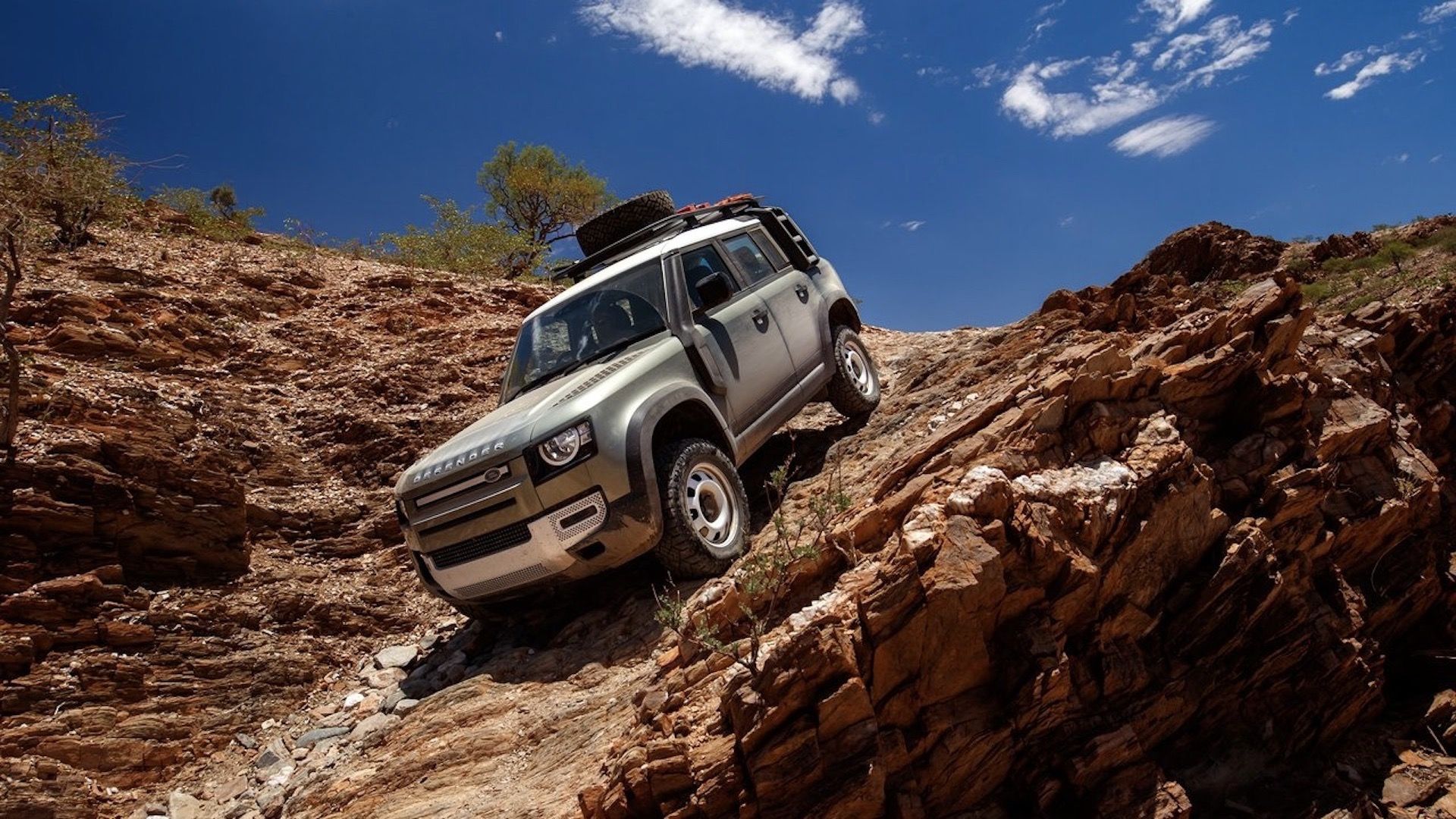 Land Rover Defender 110 2020 года, вид спереди, в три четверти