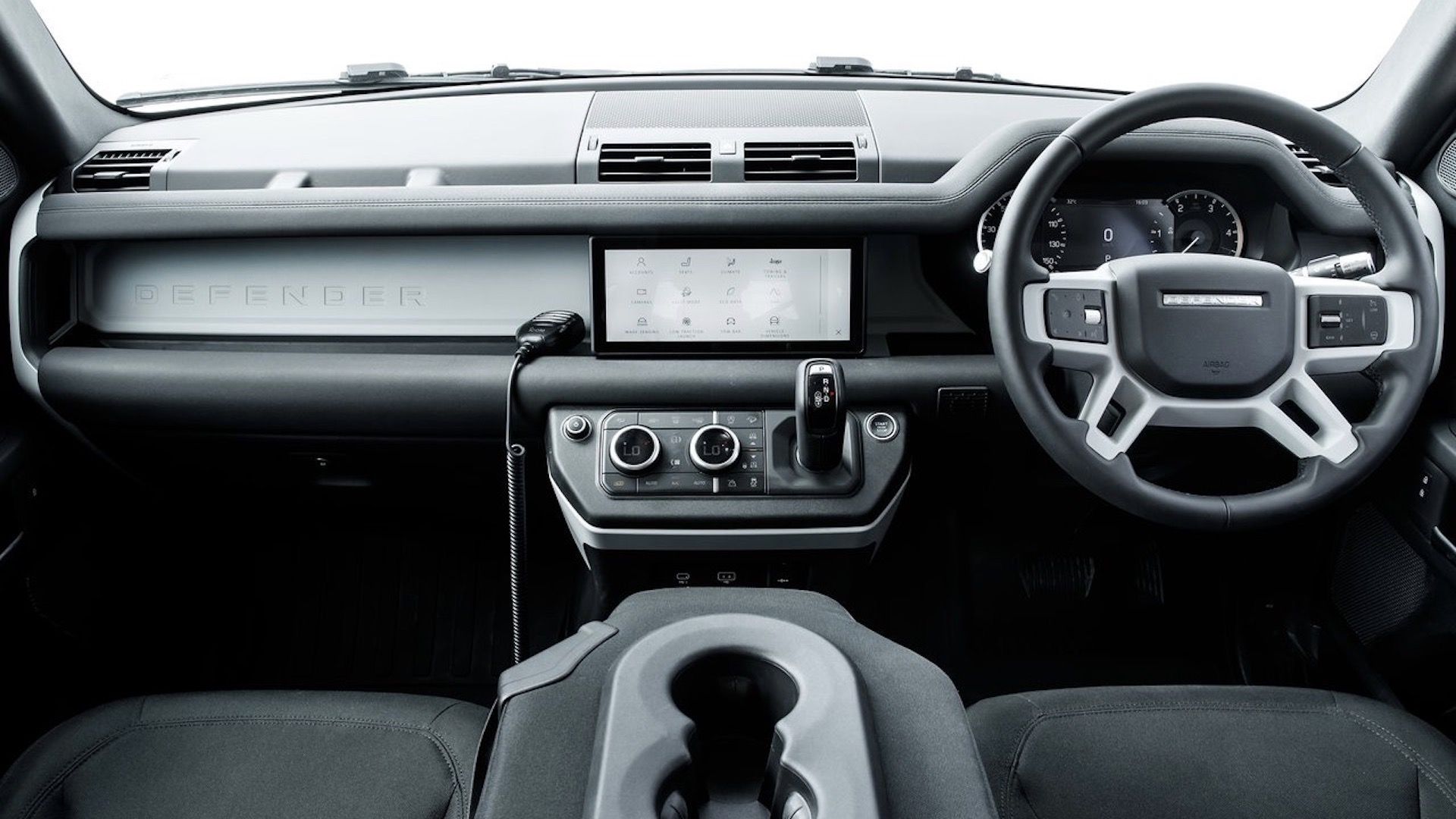 Интерьер Land Rover Defender 110 2020 года