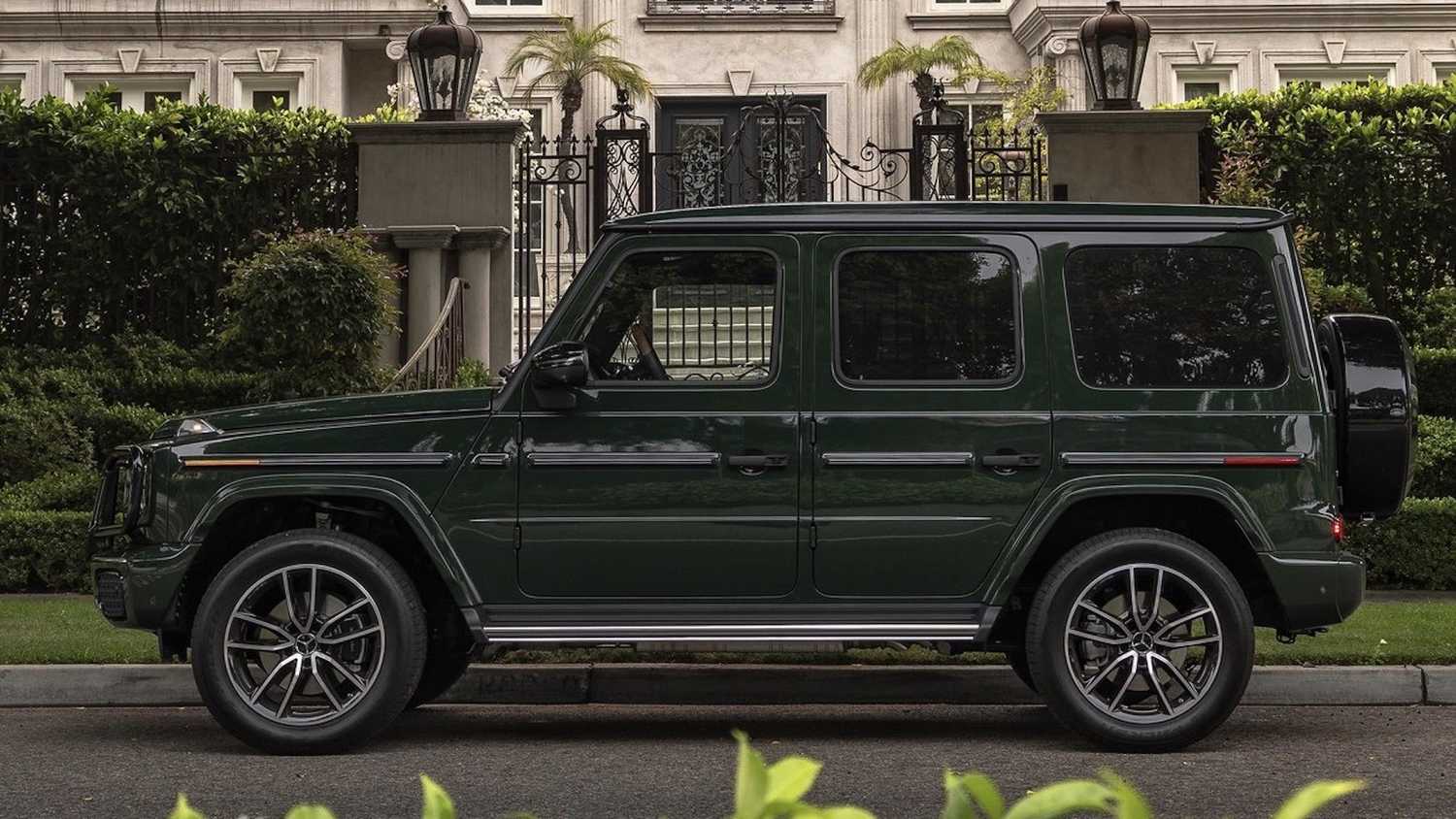 Mercedes-Benz G550 2025 года, вид сбоку