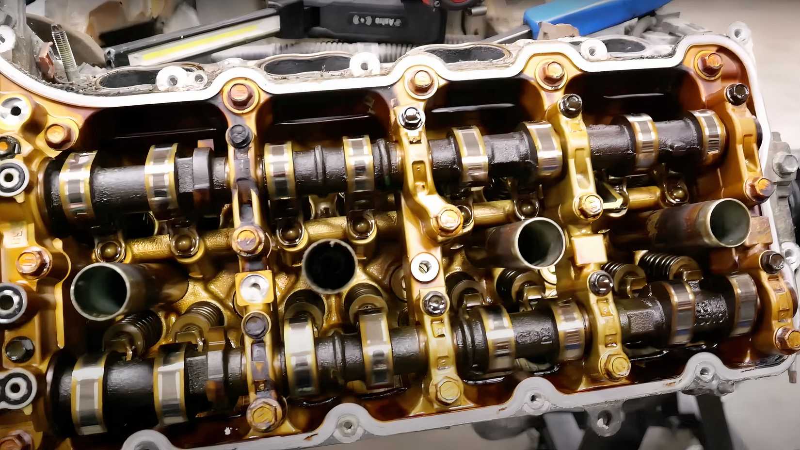 High-Mileage Toyota Tundra V8 Engine Teardown Reveals One Small ...
