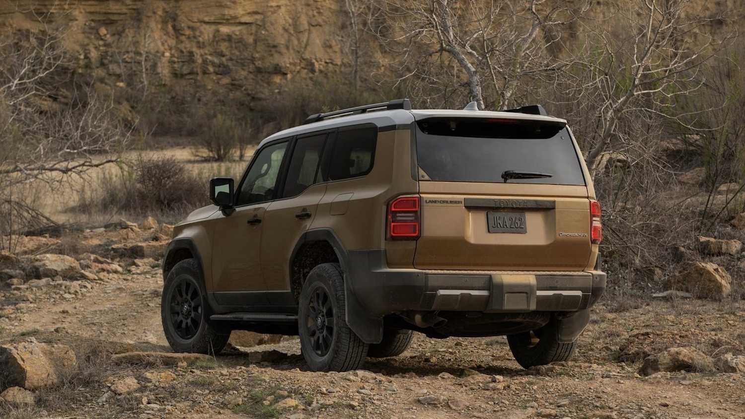Toyota Land Cruiser 2024 года, вид сзади, три четверти