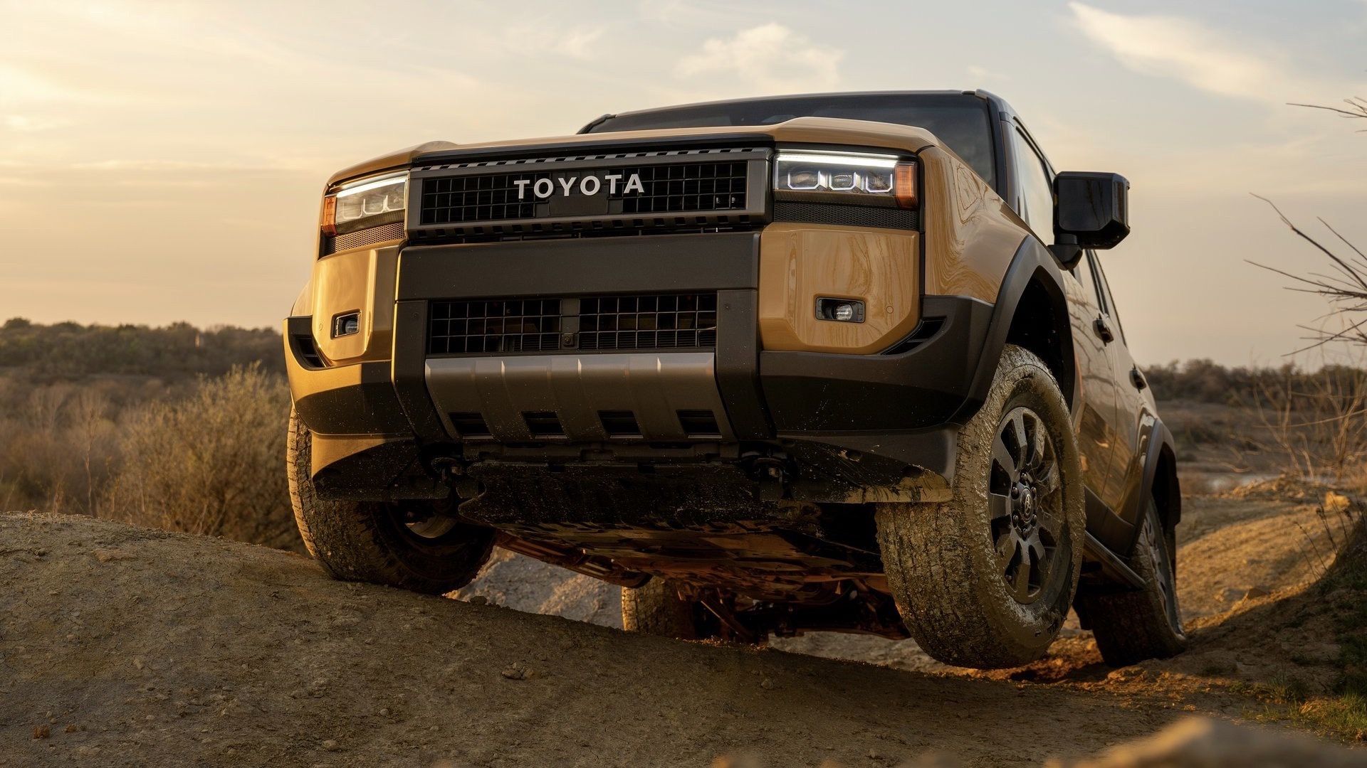 Toyota Land Cruiser 2024 года, вид спереди, в три четверти