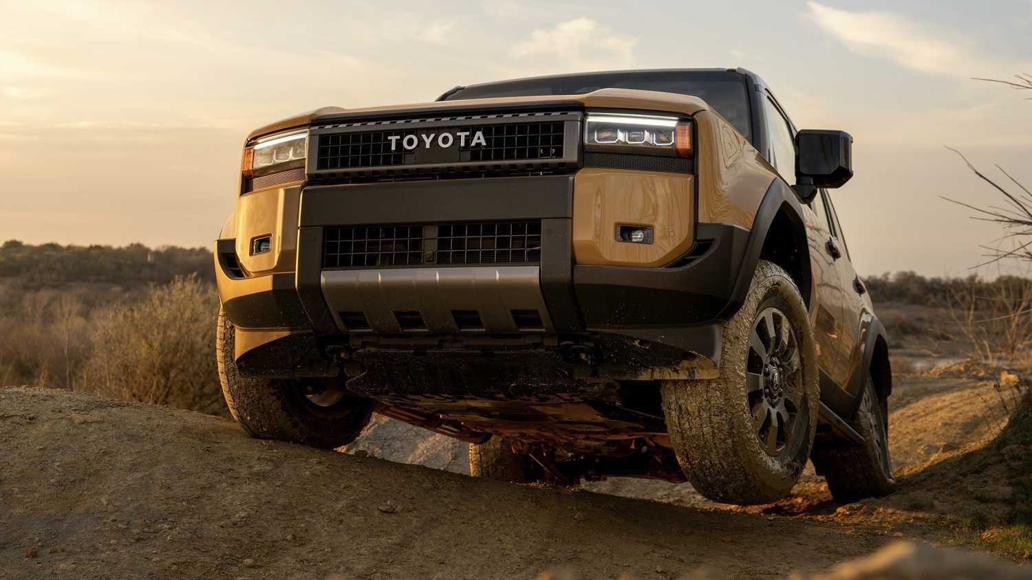 Toyota Land Cruiser 2024 года, вид спереди, в три четверти