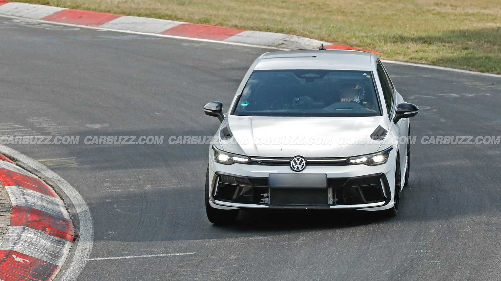 Volkswagen Golf R 350: новый уровень мощности и драйва