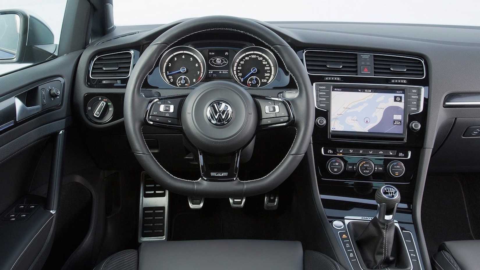 2014 Volkswagen Golf R interior