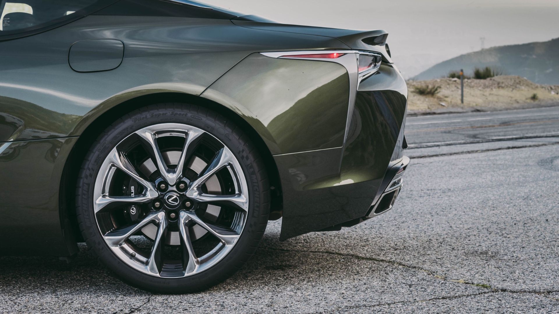 2023-lexus-lc-coupe-exterior-7