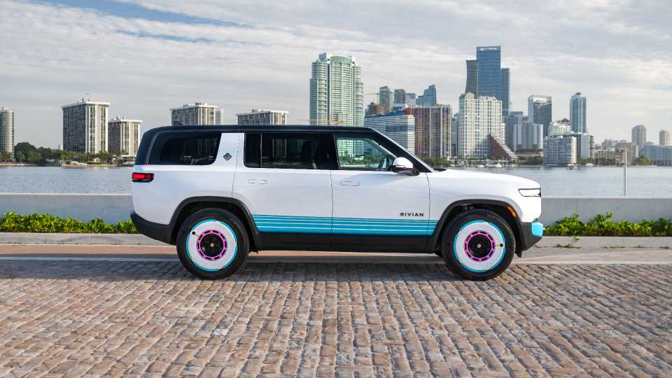 Custom Rivina This Custom Rivian R1S Was Made Just For Miami