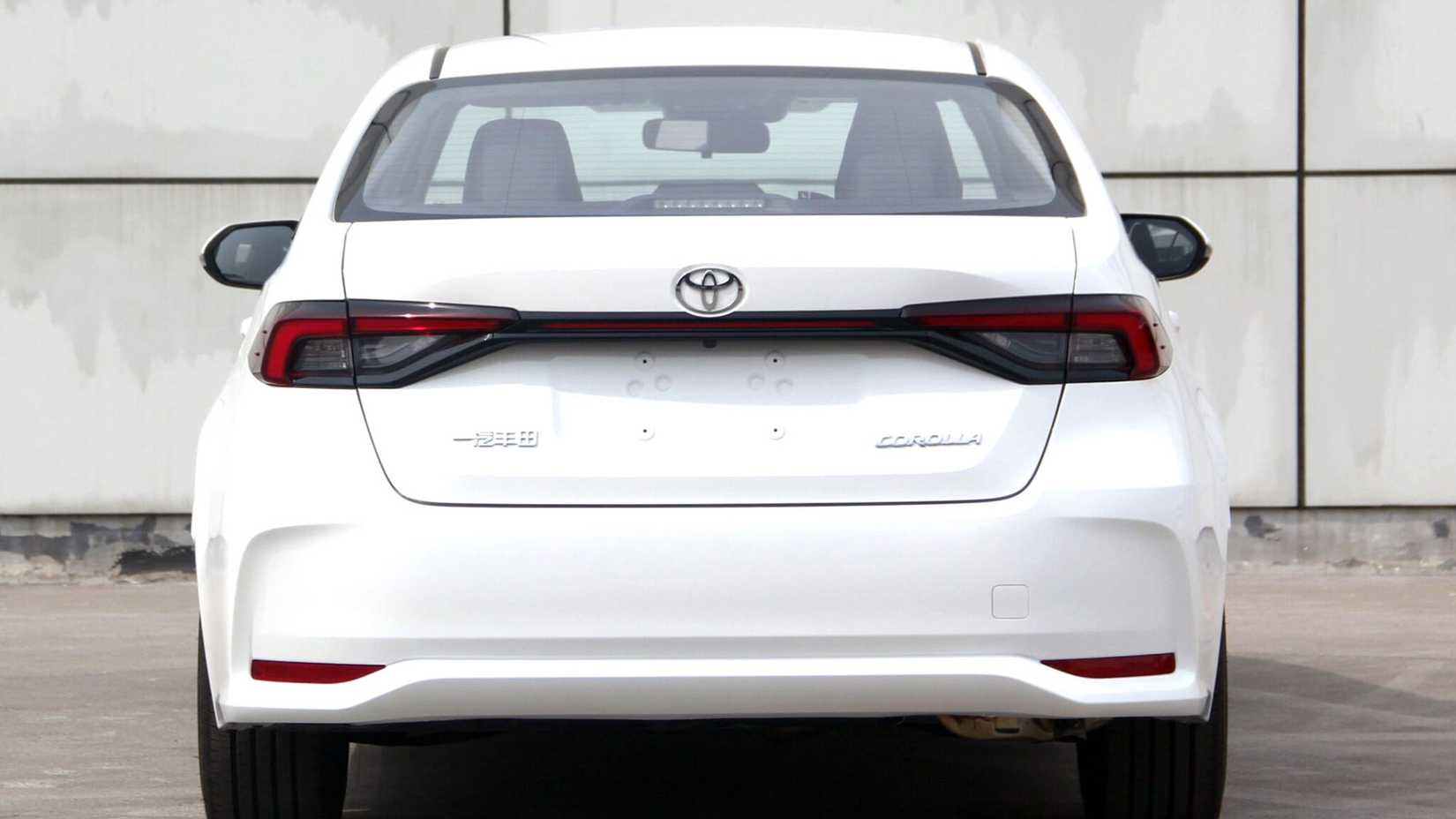 Новая Toyota Corolla 2026 с дизайном Prius и гибридом