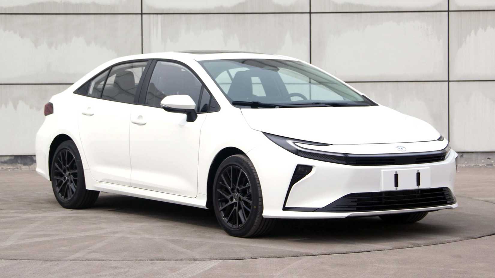 Новая Toyota Corolla 2026 с дизайном Prius и гибридом