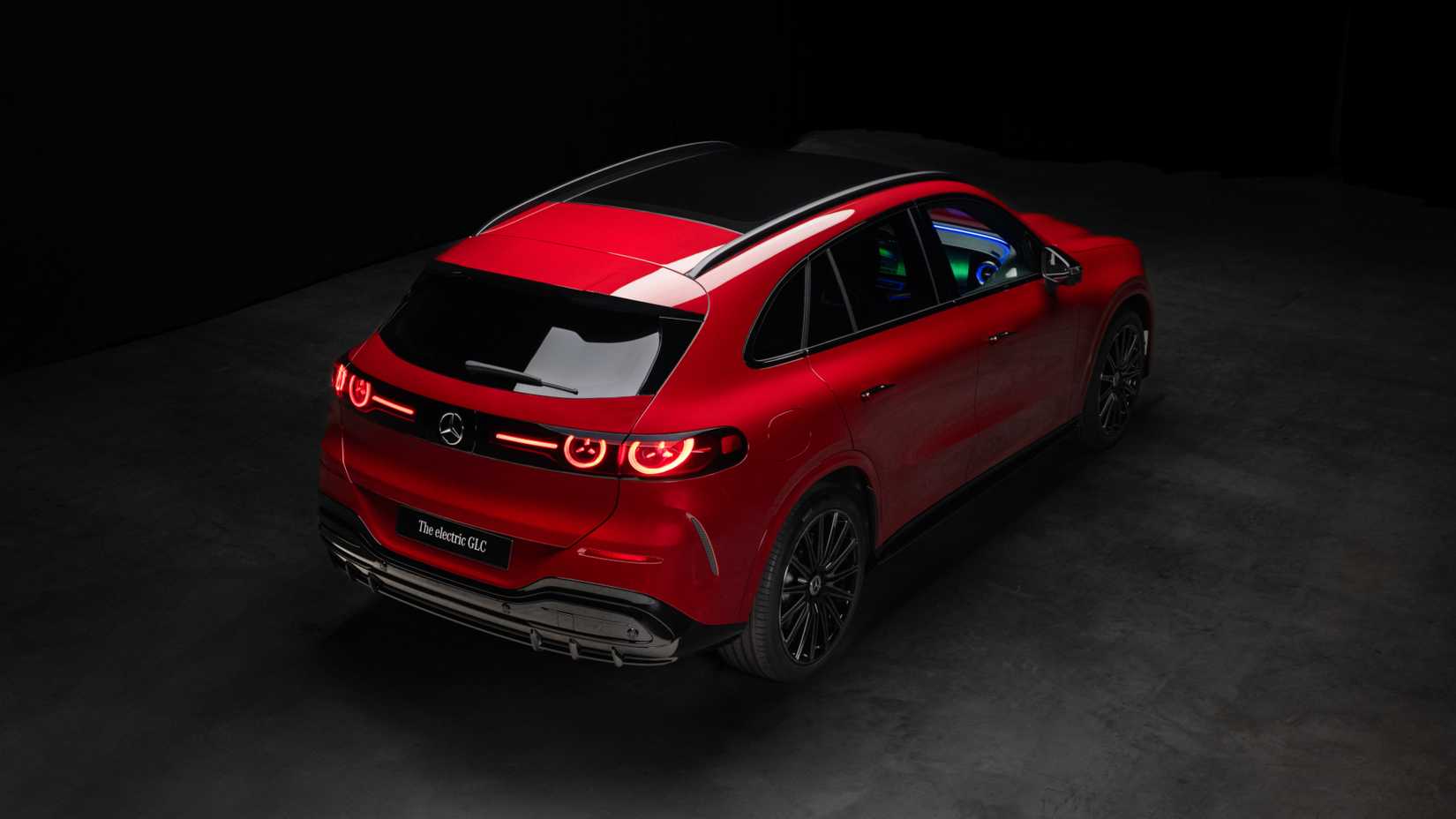 Отзад на Mercedes-Benz GLC 2027 по-горе